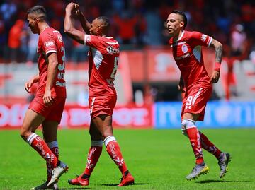 Toluca aplasta al Monterrey en el Nemesio Diez