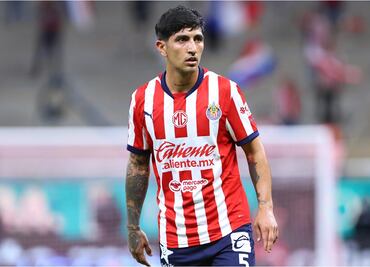 Chivas anuncia la baja del Víctor Guzmán; se lesionó en un entrenamiento durante la pretemporada