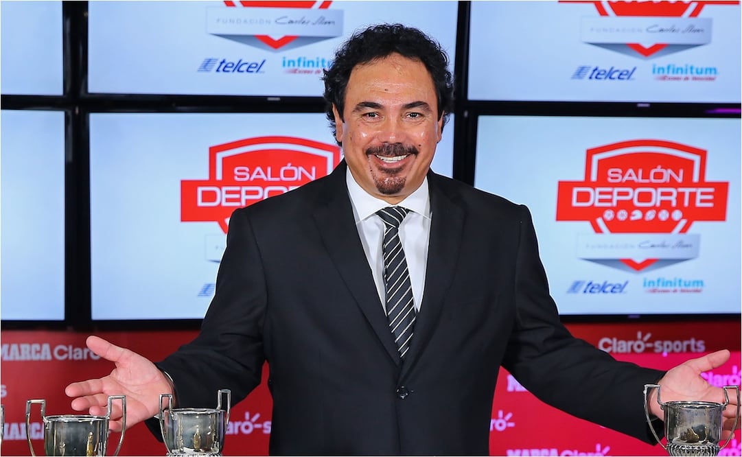 Hugo Sánchez levanta la mano para encabezar la Federación Mexicana de Futbol / FOTO: IMAGO7