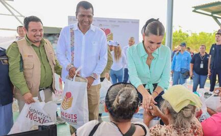 Tianguis del Bienestar entrega insumos a damnificados por huracán Erick; reciben artículos de primera necesidad