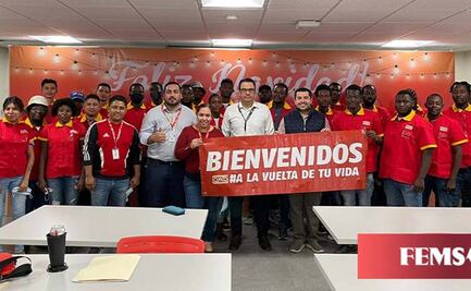 Femsa emplea a migrantes haitianos como cajeros en sus tiendas Oxxo 