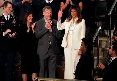 Melania Trump rompe tradición y llega por su cuenta al Congreso