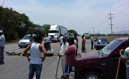 Bloquean carretera Panamericana por detención de 11 campesinos