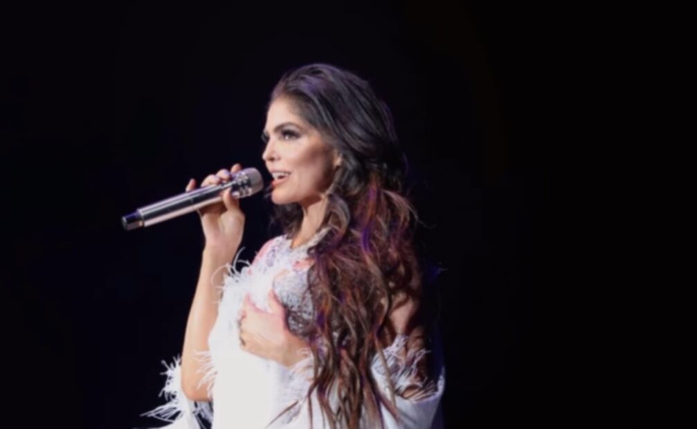 Ana Bárbara también se equivocó durante su interpretación. Foto: Archivo