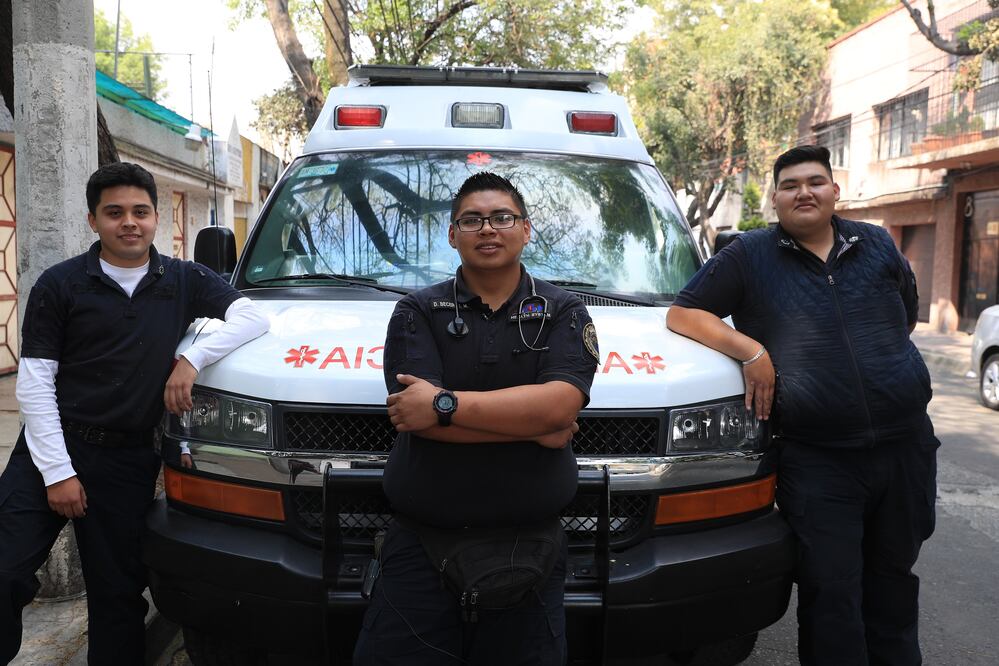 La joven tripulación que salva vidas en una ambulancia