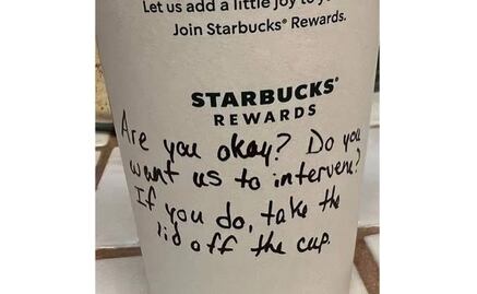 "¿Estás bien?", el mensaje secreto en un Starbucks