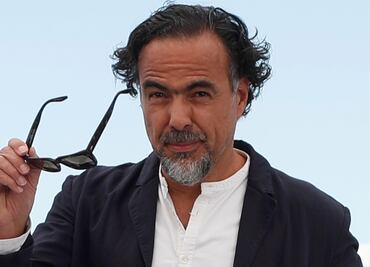 Alejandro González Iñárritu asiste a la alfombra roja de Cannes 2019 en ¡chanclas!