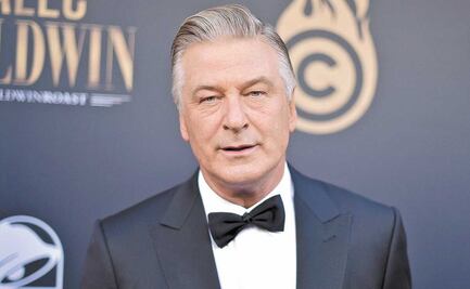 Asistente de director respalda a Alec Baldwin y afirma que el actor nunca tiró del gatillo