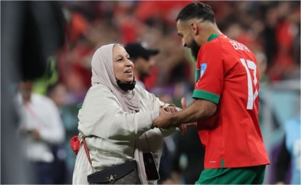 La emotiva celebración de un jugador de Marruecos con su madre