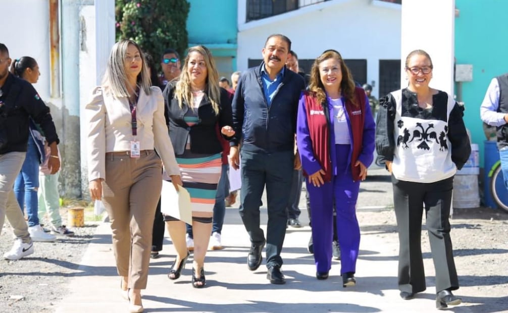 La alcaldesa reconoció que Ecatepec es de las localidades con mayor rezago educativo. 
Foto: Especial.