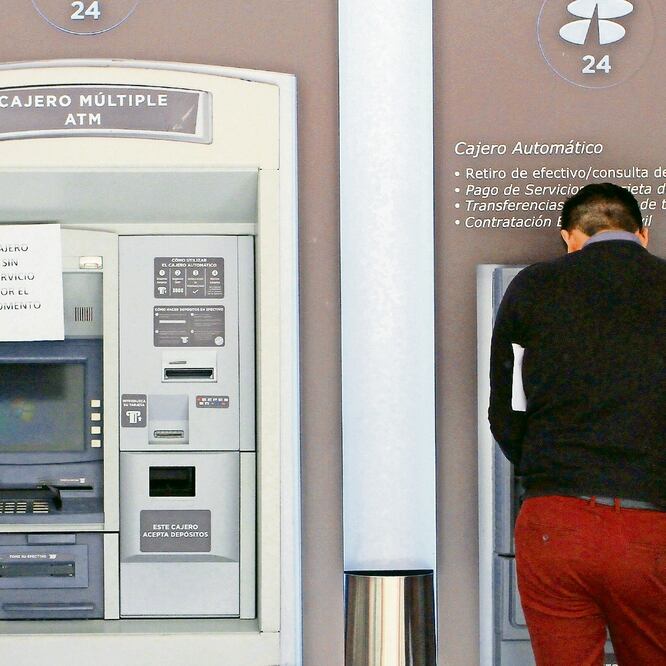 Un ejemplo de ataque por parte de cibercriminales es el realizado a cajeros conocido como el ATM cashout ”, que generó pérdidas de millones de dólares. ARCHIVO EL UNIVERSAL