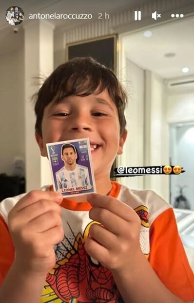 La tierna imagen de Mateo Messi, presumiendo la estampa de Lionel