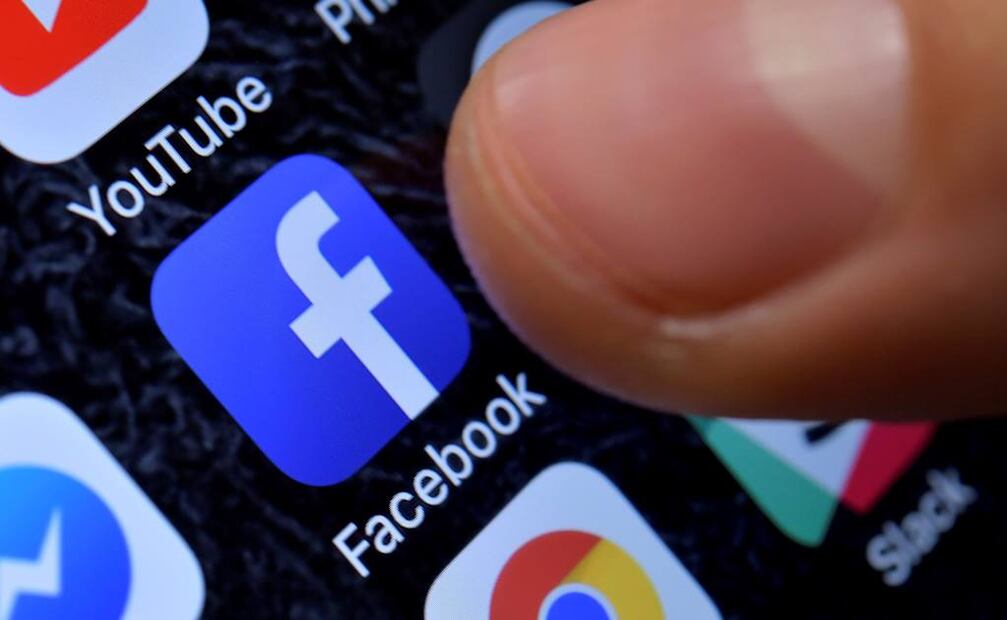 Facebook es azul debido a que su creador padece daltonismo rojo-verde. Foto: EFE