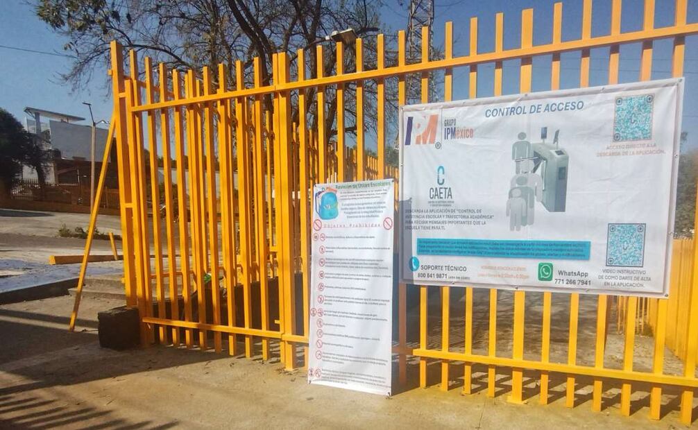 Autoridades del CCH Sur dan recorridos por las instalaciones del plantel a alumnos sobre las nuevas medidas de seguridad implementadas, que incluyen la instalación de torniquetes para el acceso (24/11/25). Foto: Fernanda Rojas/ EL UNIVERSAL