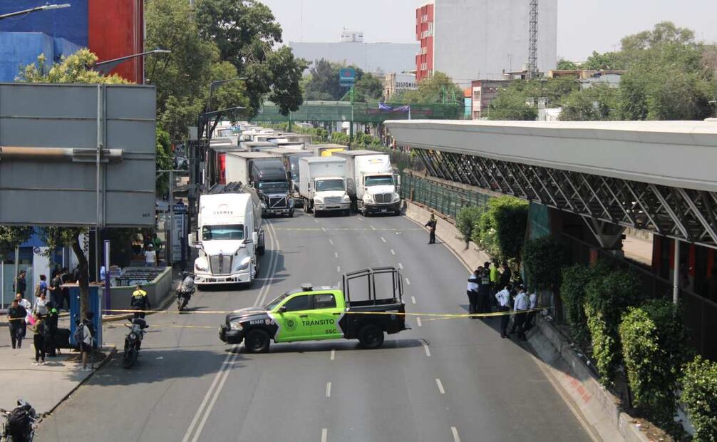 Vista del bloqueo en Calzada de Tlalpan desde las alturas. Foto: Darío Luna / El Universal