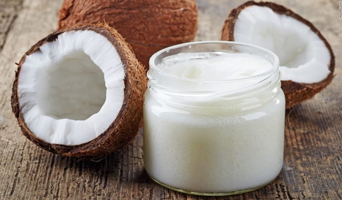 ¿Sabías que el aceite de coco puede hacer maravillas por tu piel? / Foto: Pexels