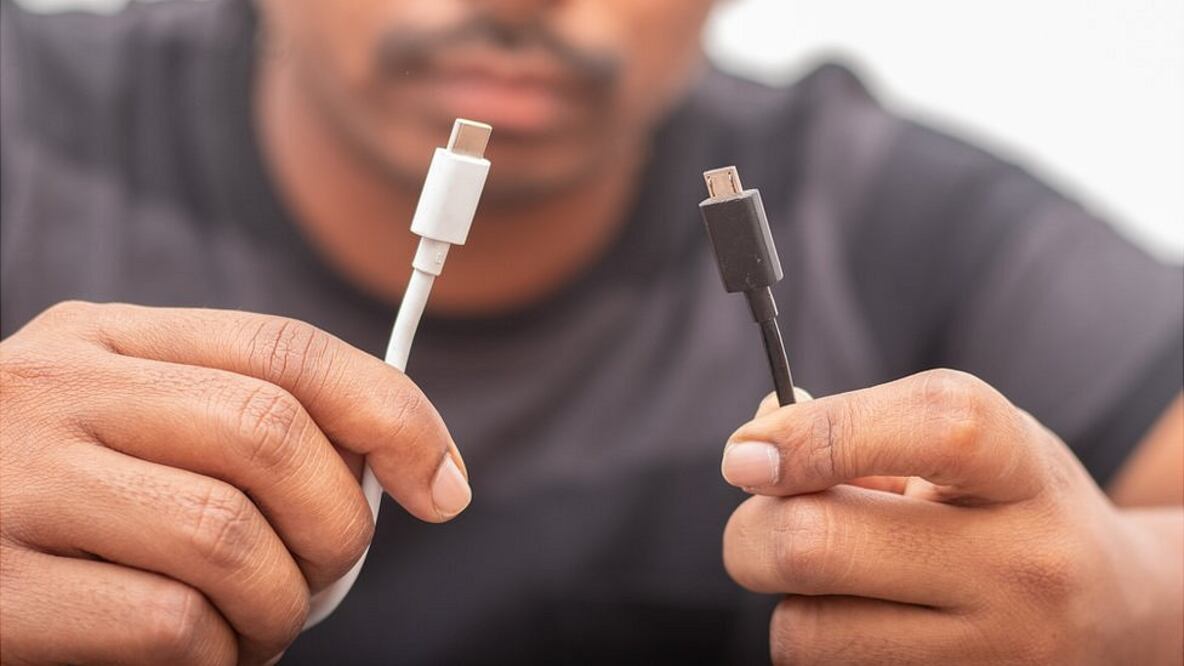 El desesperante afán de encontrar un cargador compatible con tu teléfono inteligente o tableta está a punto de terminar, por lo menos en la Unión Europea.