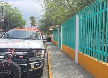 Niña sufre amputación de dedo en escuela de Nuevo León; se machucó con la puerta del salón