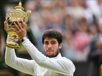 Carlos Alcaraz vence en magistral partido a Novak Djokovic y es el nuevo campeón de Wimbledon
