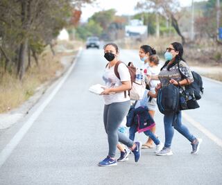 INM acusa a migrantes de falsificar documentos