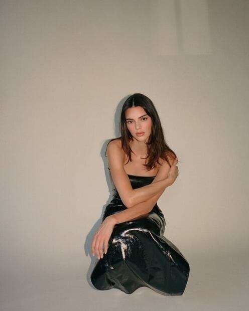 Kendall Jenner eleva la tendencia Y2K de mostrar la ropa interior 
