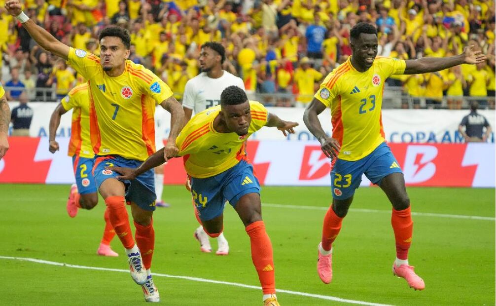 Jhon Cordoba festeja el gol con el que empezó la feria anotaciones de Colombia frente a Panamá. Foto: AP