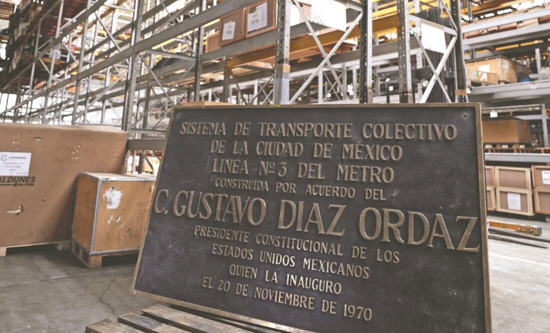 El pasado 1 de octubre fueron retiradas cinco placas con el nombre del ex presidente Gustavo Díaz Ordaz de estaciones del Metro. Foto: ALEJANDRA LEYVA. EL UNIVERSAL