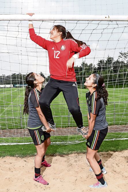 La jugadora se entrena con las fuerzas básicas del Pachuca y sabe aguantar la rudeza de los hombres (GERMÁN ESPINOSA. EL UNIVERSAL)