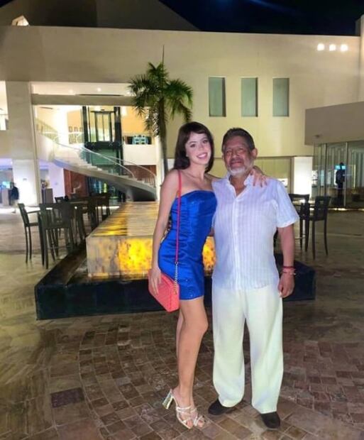 Critican aspecto de Juan Osorio junto a su joven novia: "Qué guapa es su hija señor"