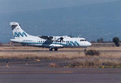 Sobrecargos de Aeromar alistan huelga