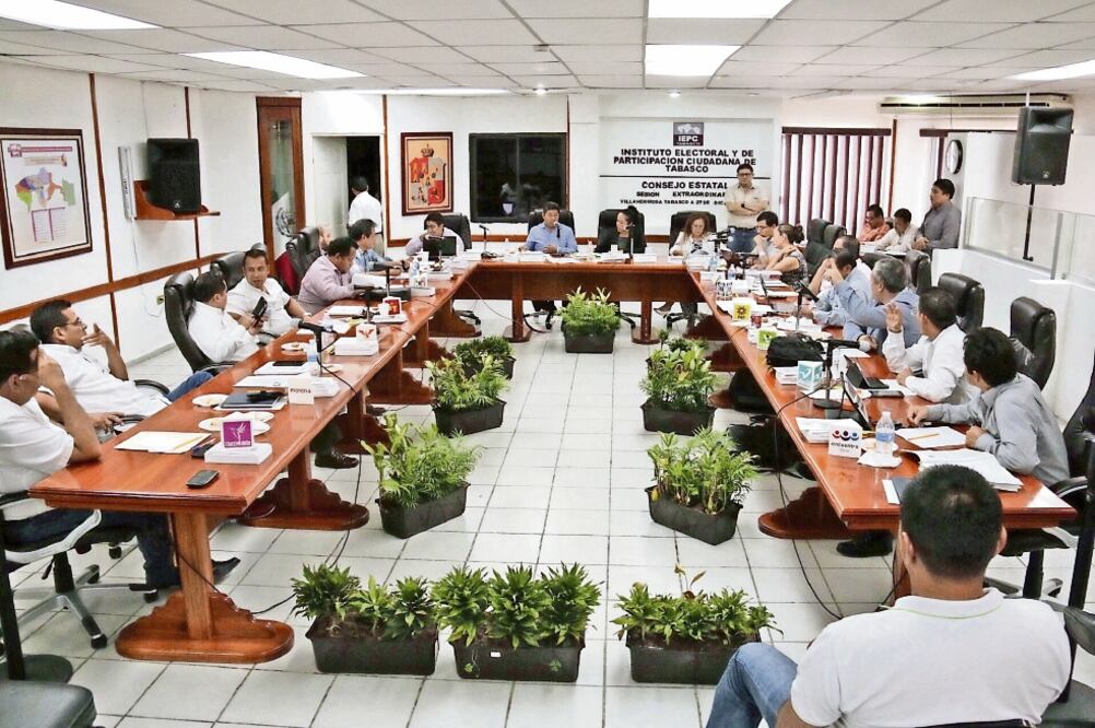 Ante el IECOP tabasqueño sólo se ha reportado el caso de una aspirante a diputada por el PVEM, que fue obligada a renunciar a su candidatura. (ARCHIVO EL UNIVERSAL)
