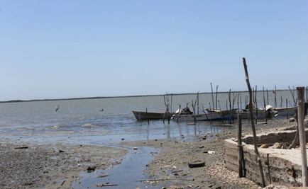 Rescatan a 2 pescadores ribereños de camarón en las costas de Guasave