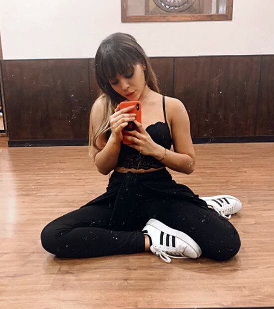 Tips para usar los joggers a la cintura con todo el estilo de Danna Paola