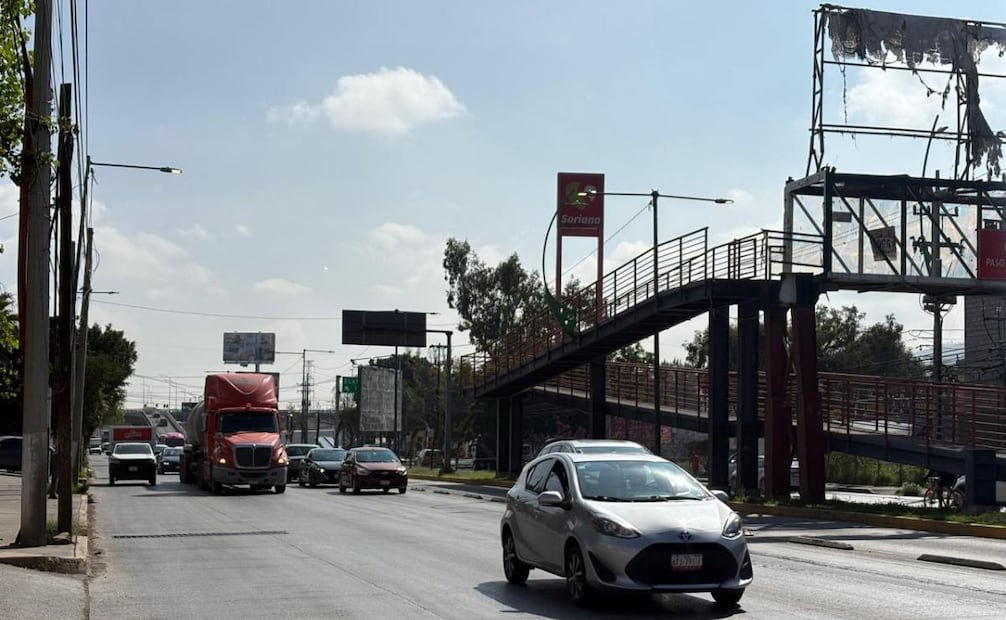 Ayuntamiento de Tultitlán anuncia cierre de la Vía José López Portillo por retiro de puente dañado.
Foto: Arturo Contreras