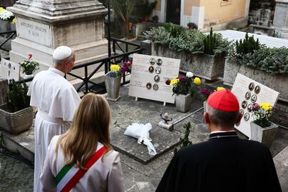"La caridad vence a la muerte": Papa León XIV celebra la misa de Difuntos en el cementerio de Roma
