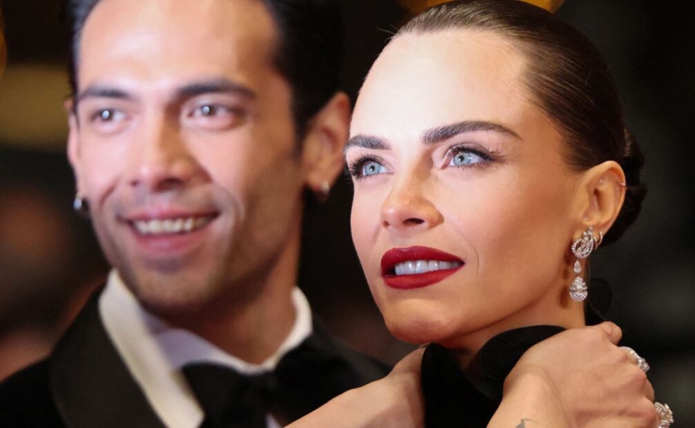 La modelo y actriz británica Cara Delevingne y el actor mexicano Diego Calva en la proyección de "Club Kid" en la 79ª edición del Festival de Cine de Cannes. Foto: Thibaud MORITZ / AFP.