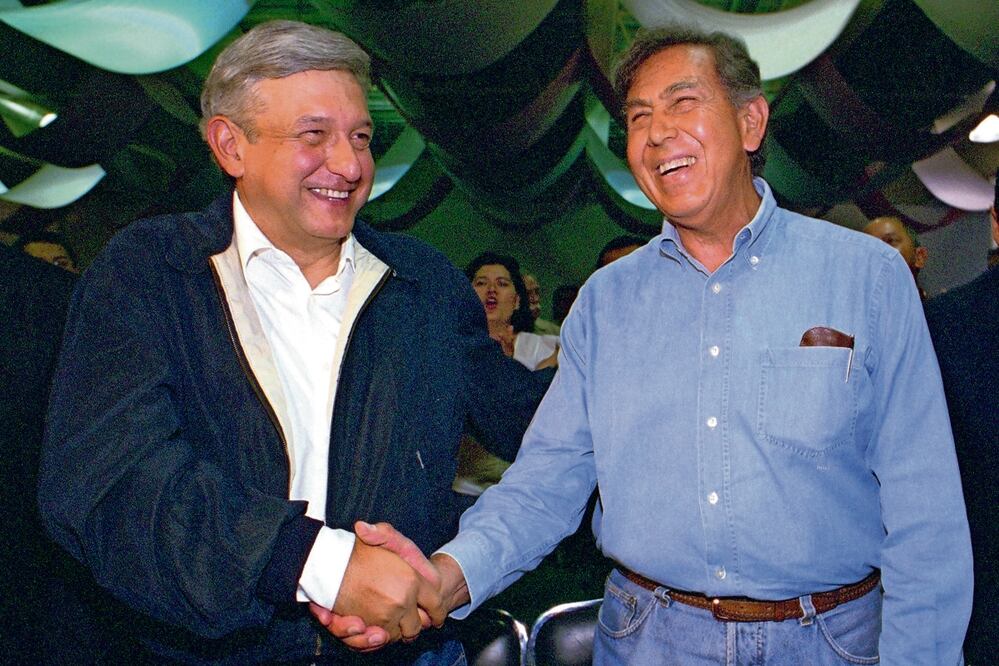 El sol azteca vivió su momento de brillo con figuras como Andrés Manuel López Obrador y Cuauhtémoc Cárdenas, al ganar la Jefatura
de Gobierno del entonces Distrito Federal. Foto: Archivo | El Universal