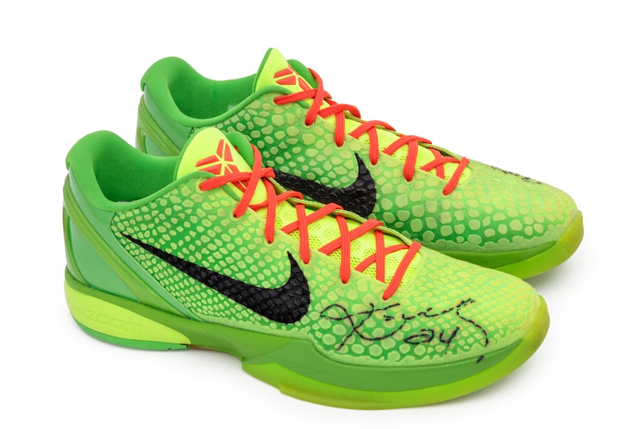 Subastan por 10 millones de dólares las zapatillas de Kobe Bryant en juego de Navidad 2010 - Foto: EFE