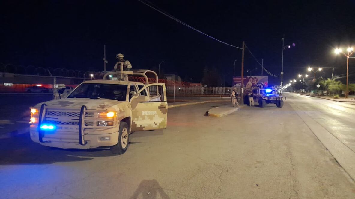 Tras reporte de balaceras y supuesto motín al interior del Céreo se realizó un operativo de seguridad por autoridades de los tres niveles de gobierno a las afueras del penal. Fotos: especiales