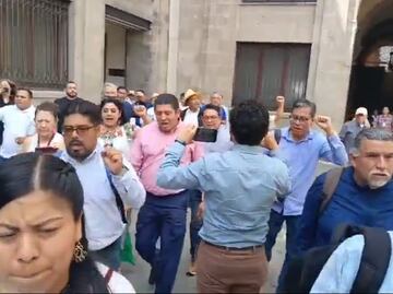 "¡Aumento salarial o paro nacional!", exigen dirigentes de la CNTE tras reunión con AMLO