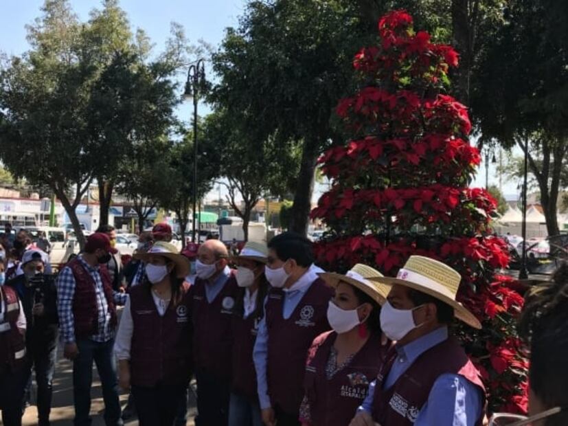 Inicia venta de nochebuenas en Xochimilco 