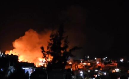 Suman 20 familias afectadas por incendio en basurero de Santa María Atzompa, Oaxaca; autoridades no han logrado sofocar el fuego