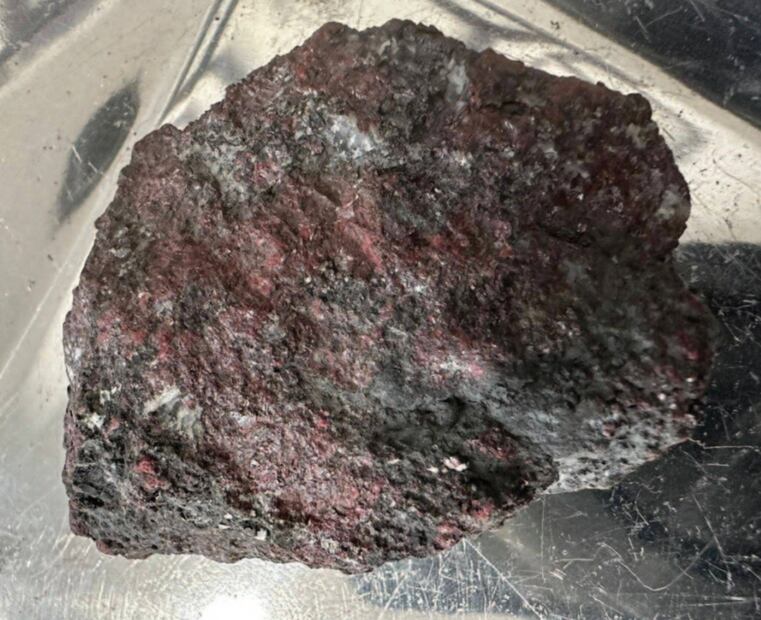 Piedra de cinabrio  de donde se extrae el mercurio / Foto: Agencia de Investigación Ambiental (Environmental Investigation Agency–EIA US)