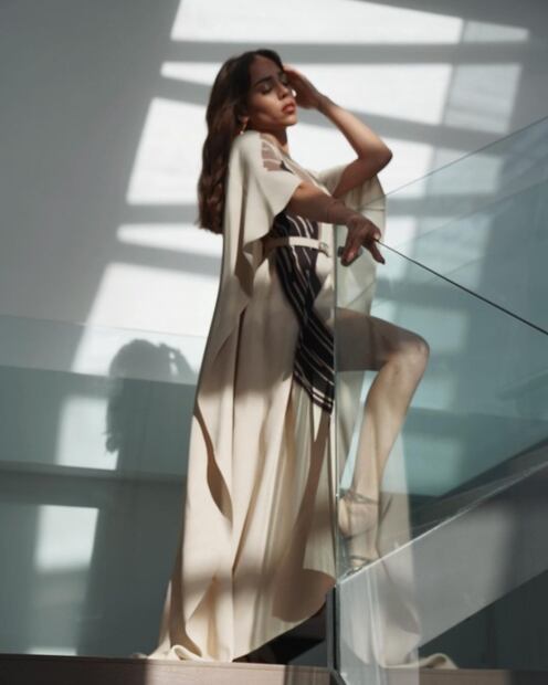 El look con el que Danna Paola nos anunció la nueva colección de Fendi