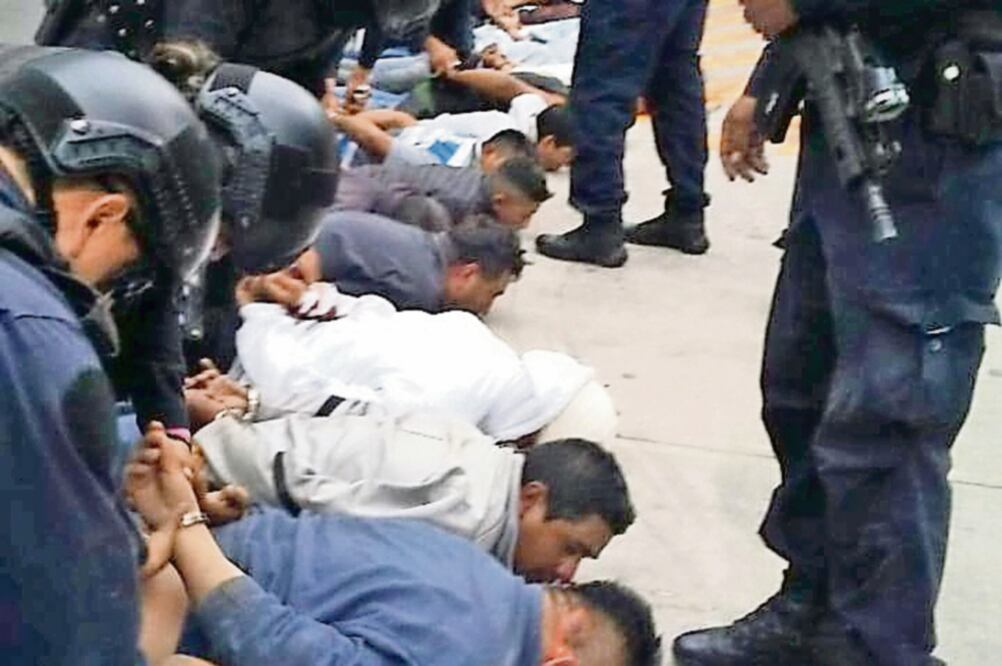 Prisión preventiva. Luego de la audiencia en la sala de oralidad del Reclusorio Preventivo Varonil Oriente, a los 22 acusados se les impuso prisión preventiva