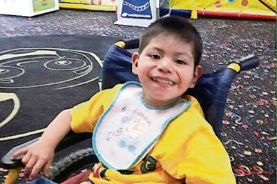 Ángel, un pequeño guerrero que será policía honorario