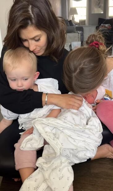 A los 64 años, Alec Baldwin recibe a su séptima hija: "Una bendición en tiempos tan inciertos"