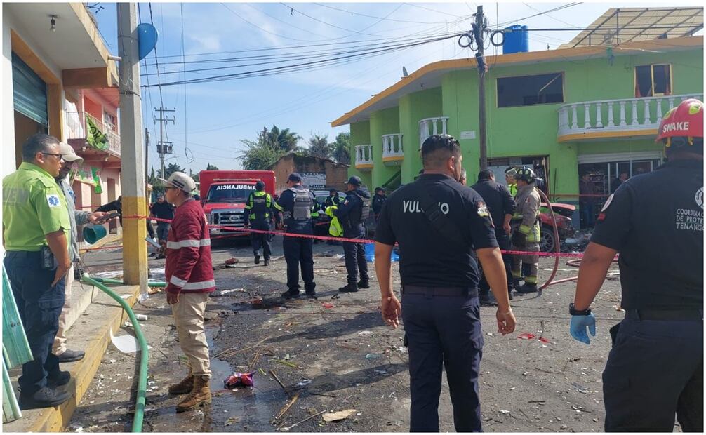 Explota camioneta con pirotenia en el Edomex. Foto: Especial