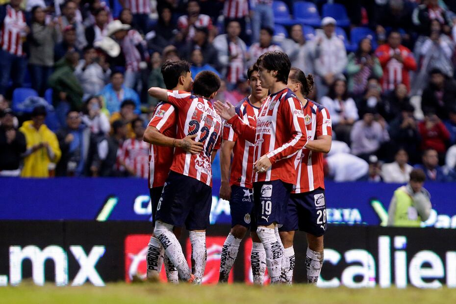Chivas en festejo de gol, durante el partido contra Puebla en la Jornada 11 del Apertura 2025 - Foto: Imago7