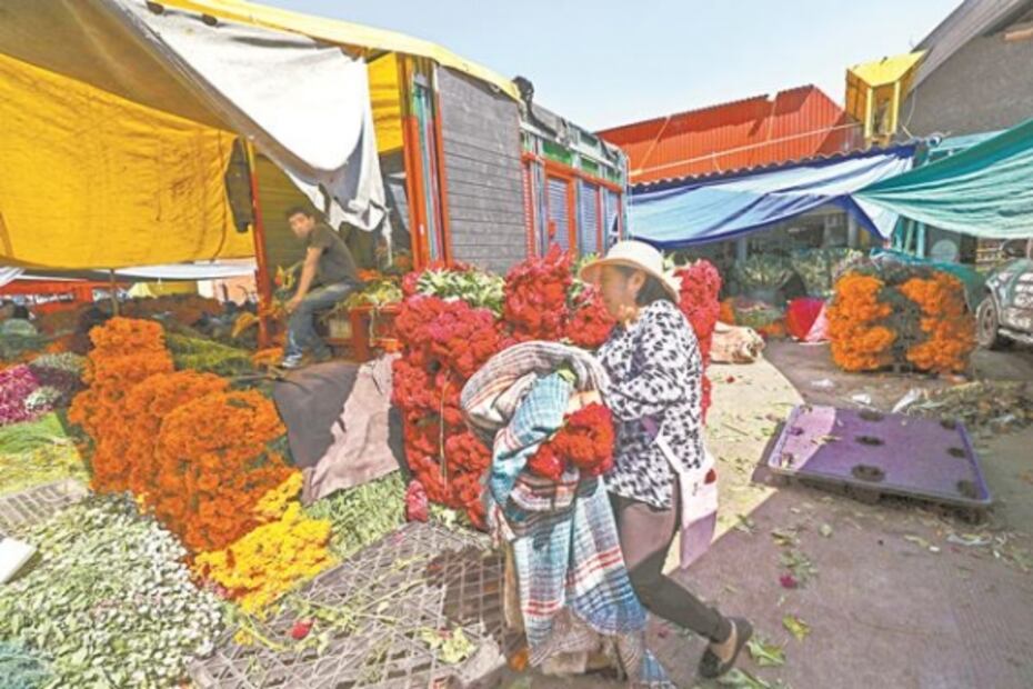 Covid y cierre de panteones "marchitan" venta de flores